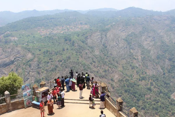 Dolphin's Nose Coonoor Dolphin's Nose viewpoint in Coonoor with scenic Nilgiri Hills